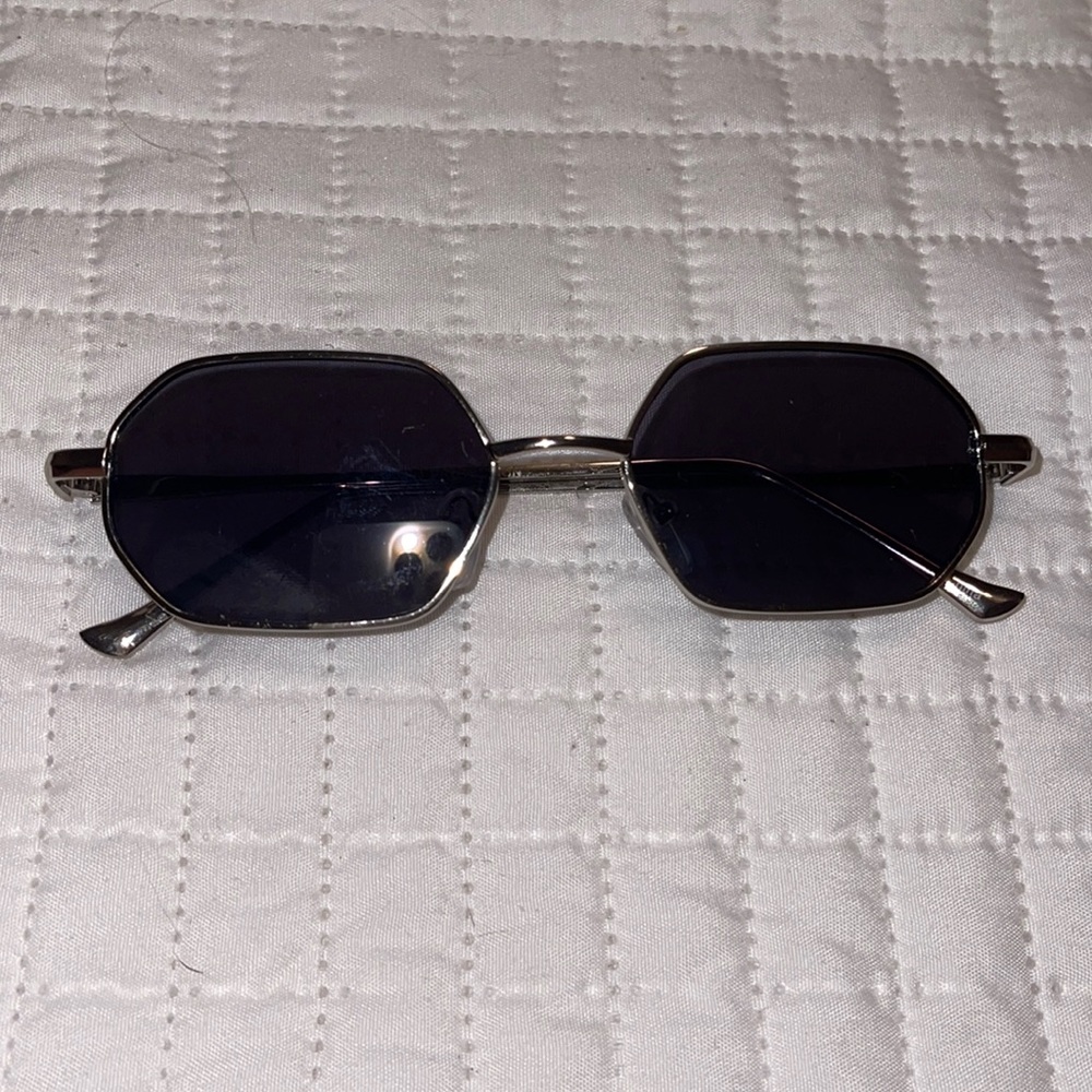 New- sunglasses trendy with silver frames